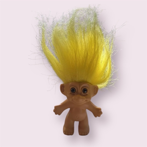 Pair of vintage Russ Troll figurines Fuchsia and Yellow hair - Picture 4 of 7